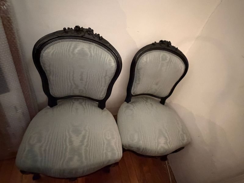 Par de Sillas Victorianas Estilo Luis XV con Tapizado Jacquard