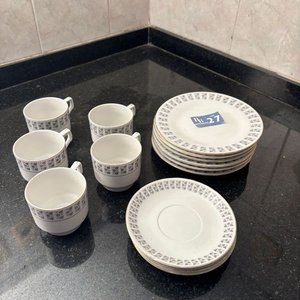 Lote siguiente: Conjunto de 9 Platillos y 5 Tazas de Porcelana China