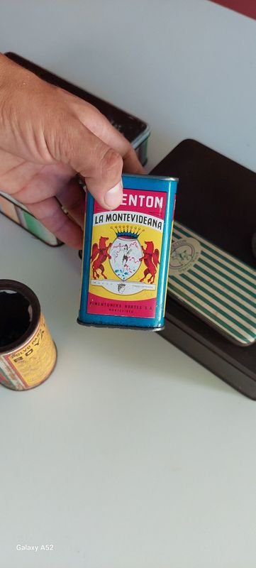 Latas de conserva y objetos varios - imagen 7