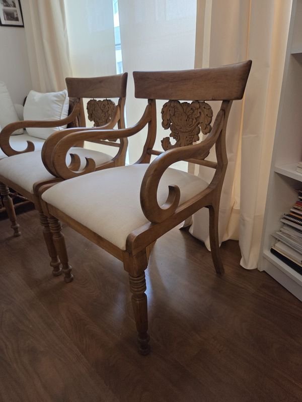 Pare de sillas de madera modernas de excelente calidad - imagen 3