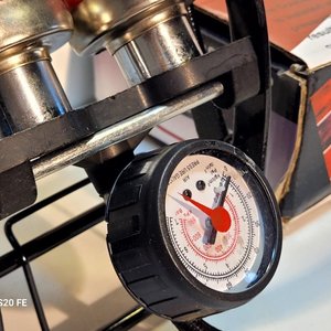 Inflador de Pie Doble Cilindro, Candado para Moto y Chaleco Reflectante - imagen 5