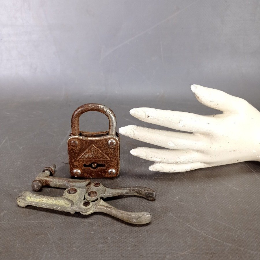 Antigüedades: Pinza Pela Cables y Candado Sin Llave - imagen 5