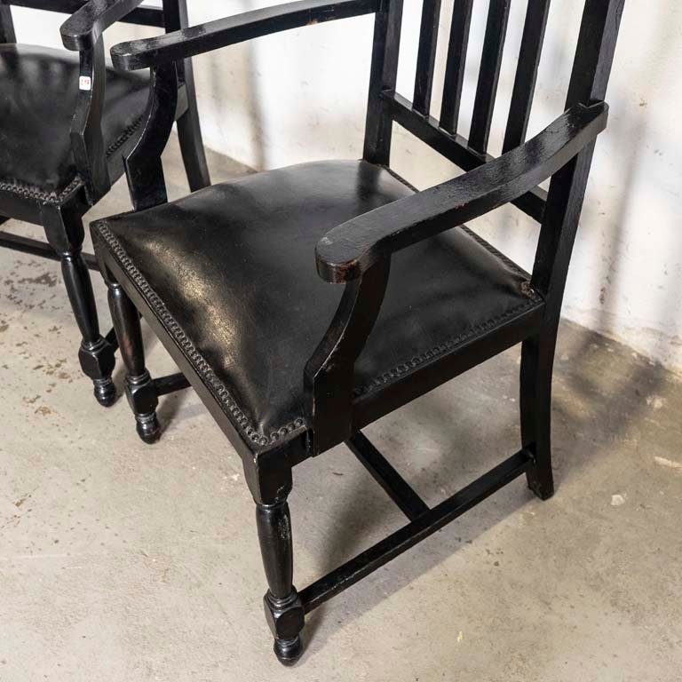 Sillones de madera con asientos tapizados en cuerina - imagen 2