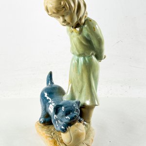 Figura de Porcelana: Niño con Perro y Pelota, 42 cm - imagen 2