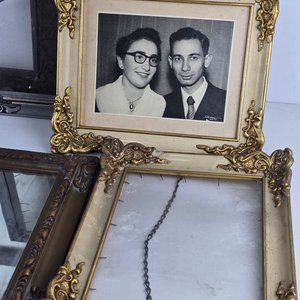 Lote de Marcos Antiguos Ornamentados con Fotografías y Espejo - imagen 6