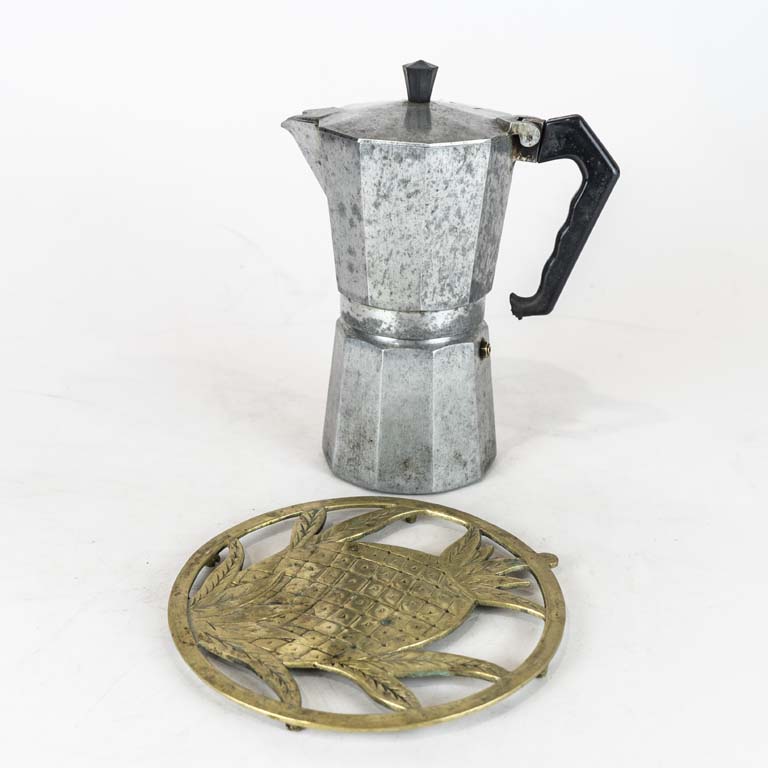 Lote anterior: Cafetera y posafuente de bronce  - Medidas: 22 y 20cm 