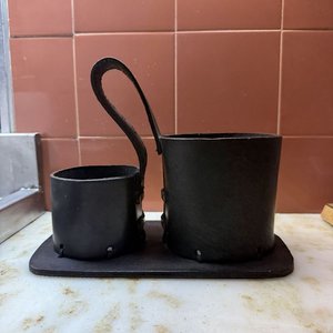 Lote anterior: Matera Artesanal de Cuero Negro para Utensilios