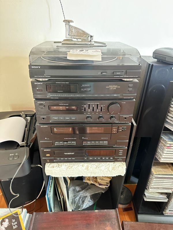 Equipo de audio Sony con disco, cds y cassette - imagen 8