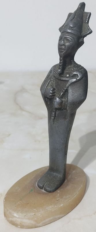 Estatuilla del Dios Osiris en metal, sobre base de Mármol - imagen 4