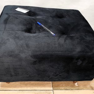 Puff Banco Apoya Pies Capitoné Negro Piel de Durazno - imagen 5