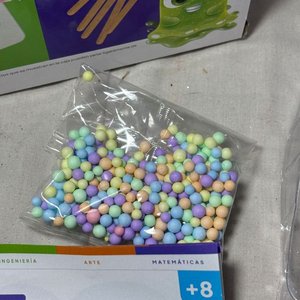 Lote de Juguetes: Peluches, Pistolas, Reproductor CD Panasonic y Más - imagen 22