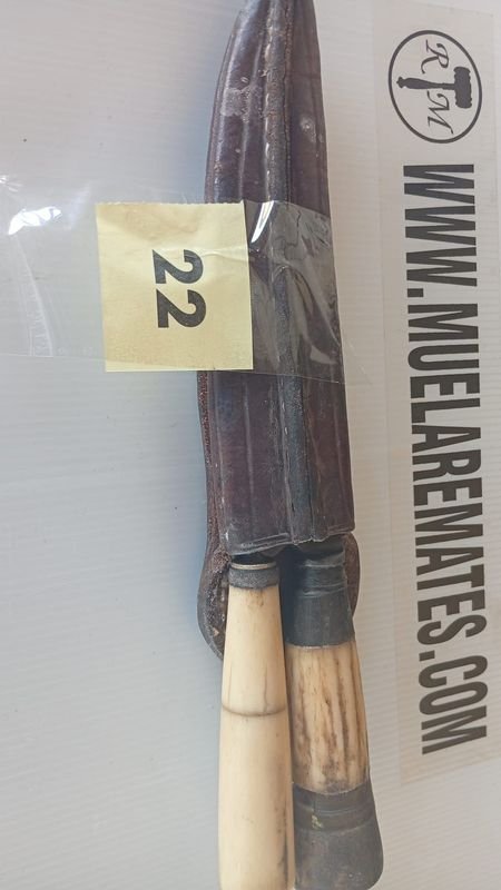 Cuchillo con chaira y vaina de madera - imagen 2