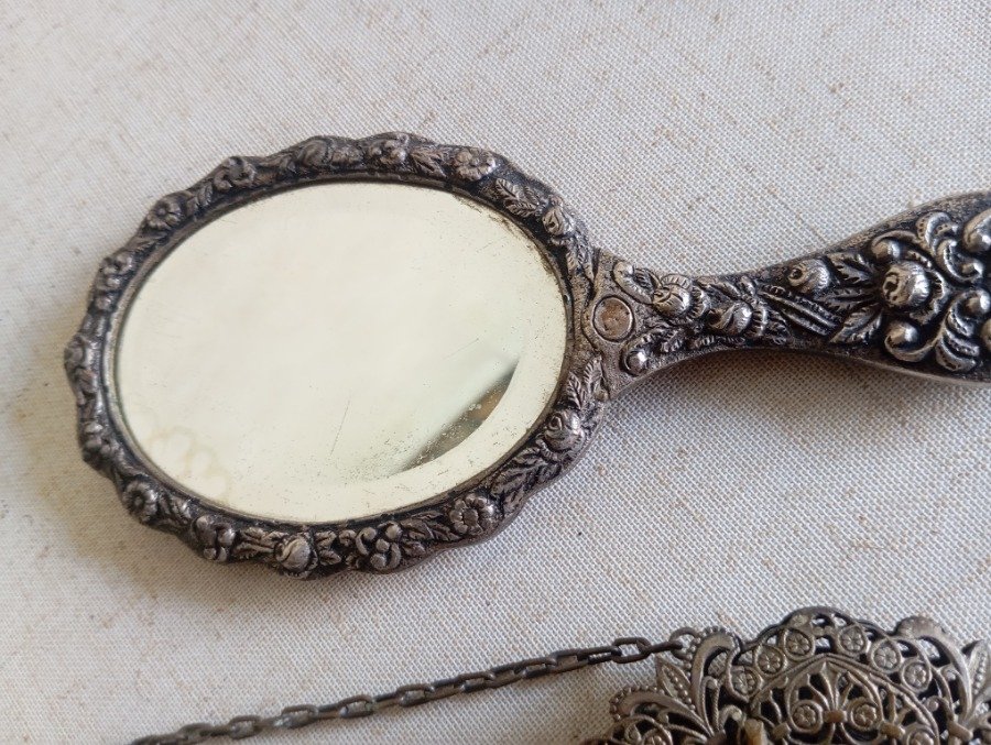 Antiguo espejo de 16 cm con accesorios antiguos - imagen 5