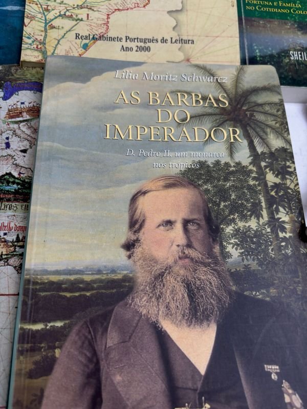 Colección de libros de historia sobre Brasil y Portugal - imagen 2
