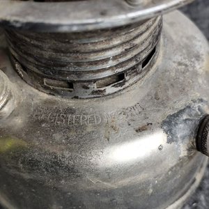 Farol de Petróleo Antiguo Grande con Detalles de Óxido - imagen 9