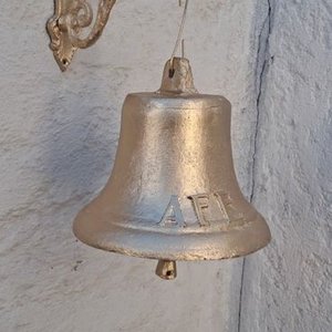 Campana Decorativa Metálica Dorada con Soporte - imagen 2