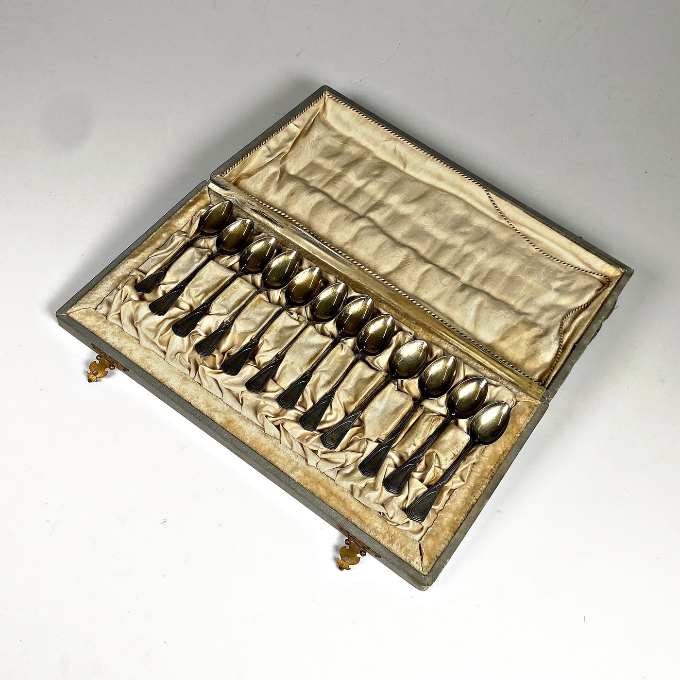 Estuche con 12 Cucharitas de Té Metálicas Estilo Art Decó