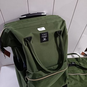 Set de Viaje: Mochila con Ruedas y Bolso Chico a Juego X.SH.D. Verde Lona - imagen 8