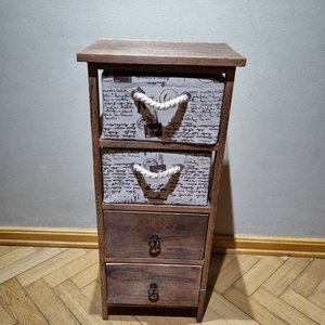 Lote siguiente: Cajonera Angosta Estilo Escalera con Canastos Estampados