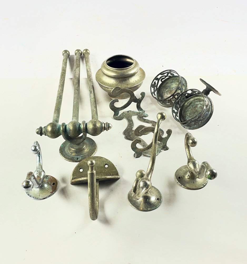 Lote de 8 Piezas de Metal para Baño y Hogar: Toallero, Porta Papel y Percheros