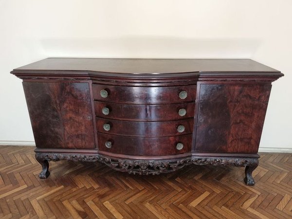 Antiguo Bahiut Estilo Chippendale en Pluma de Caoba