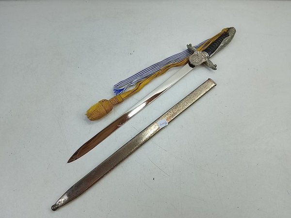 Antigua Daga Policía Nacional con Mango y Gavilán Decorados, Tahalí Dorado y Vaina