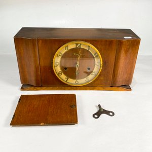Reloj de Sobremesa de Madera con Llave - imagen 1