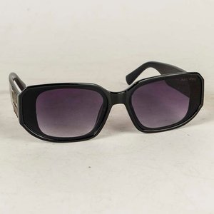 Lote siguiente: Lentes de Sol Rectangulares Negros Imitación