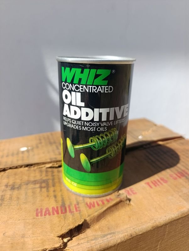 Lote de aceite automotriz en cajas y latas - imagen 2