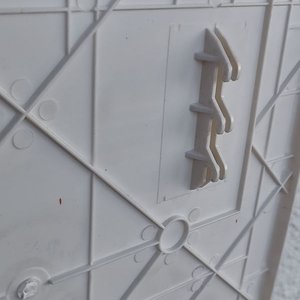 Mesa Plegable de Camping Blanca con Tapa Plástica y Patas Regulables - imagen 4