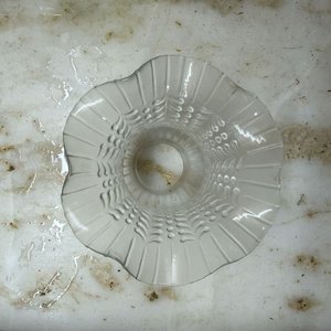 Lote de 3 Pantallas de Vidrio Estriadas y 1 Esfera Blanca Opaca - imagen 6