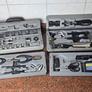 Lote siguiente: Conjunto Variado de Herramientas Manuales y Accesorios