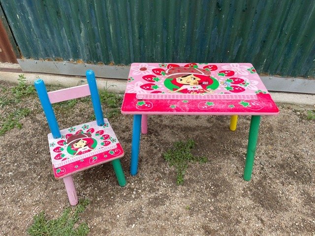 Lote anterior: Mesa y silla infantil colorida