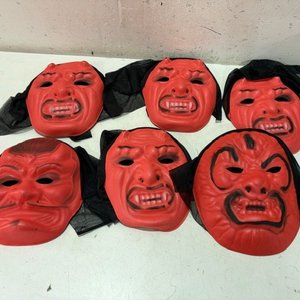 Lote siguiente: Set de 6 Máscaras Rojas para Halloween