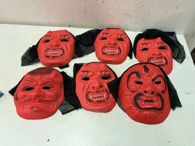 Set de 6 Máscaras Rojas para Halloween