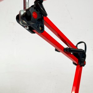 Lámpara de Escritorio Metálica Roja Regulable de Una Luz - imagen 3