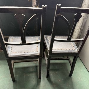 Juego de 2 Sillas de Roble con Tapa de Cuero y Tachas - imagen 4