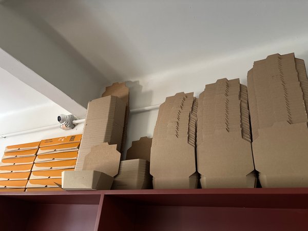 Pack de Embalaje: Botellas Plásticas, Papel Aluminio y Cajas de Cartón