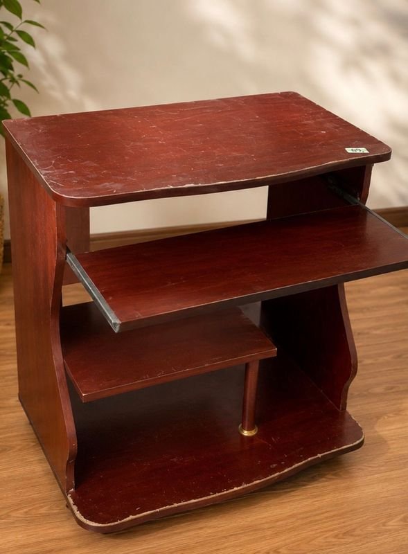 Mesa para Computadora en Tono Caoba con Bandeja Deslizable y Estantes