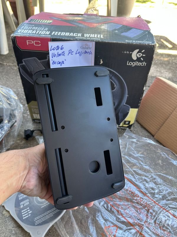 Volante Logitech para PC en caja y PEDALES - imagen 7