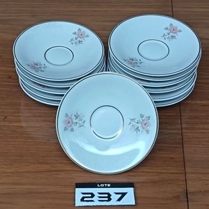 Juego de Porcelana Olmos con Rosas Rosadas y Filete Dorado - imagen 13