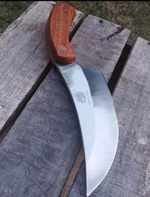 Lote siguiente: Cuchilla curva con buen filo de 17 cm y hoja de 28cm