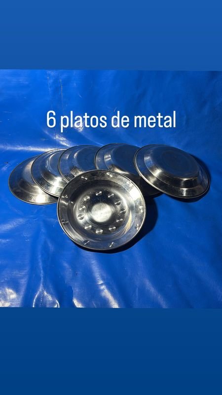 Platos de metal en excelente condición - imagen 1