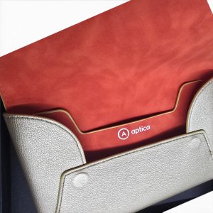 Estuche para Anteojos Aptica Diseño Envelope Cuero Dorado Corazón - imagen 2