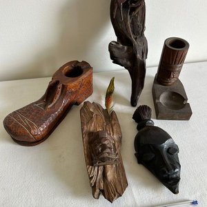 Adornos de Madera Tallada: Zapato, Rostros Africanos y Figura de Animal - imagen 2