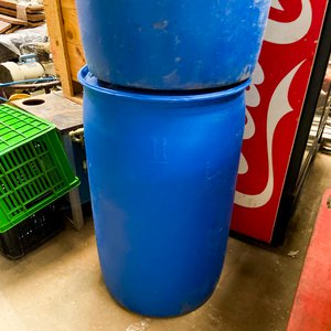 Dos tarrinas azules 200 litros usadas - imagen 4