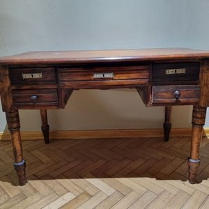 Antiguo Escritorio de Madera con 5 Cajones y Patas Torneadas - imagen 13