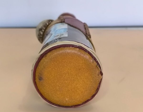 BOTELLA VINTAGE DE LICOR DE DULCE DE LECHE FORRADA - imagen 4