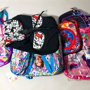 Lote anterior: Lote de 7 Carteras y Mochilas Infantiles con Personajes