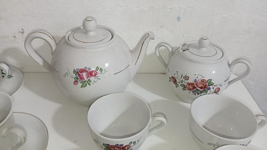 Juego de café vintage de porcelana con patrón floral - imagen 4